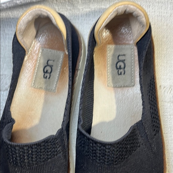 UGG woman’s Black Slip-On Shoes size 7 1/2 - Picture 12 of 12